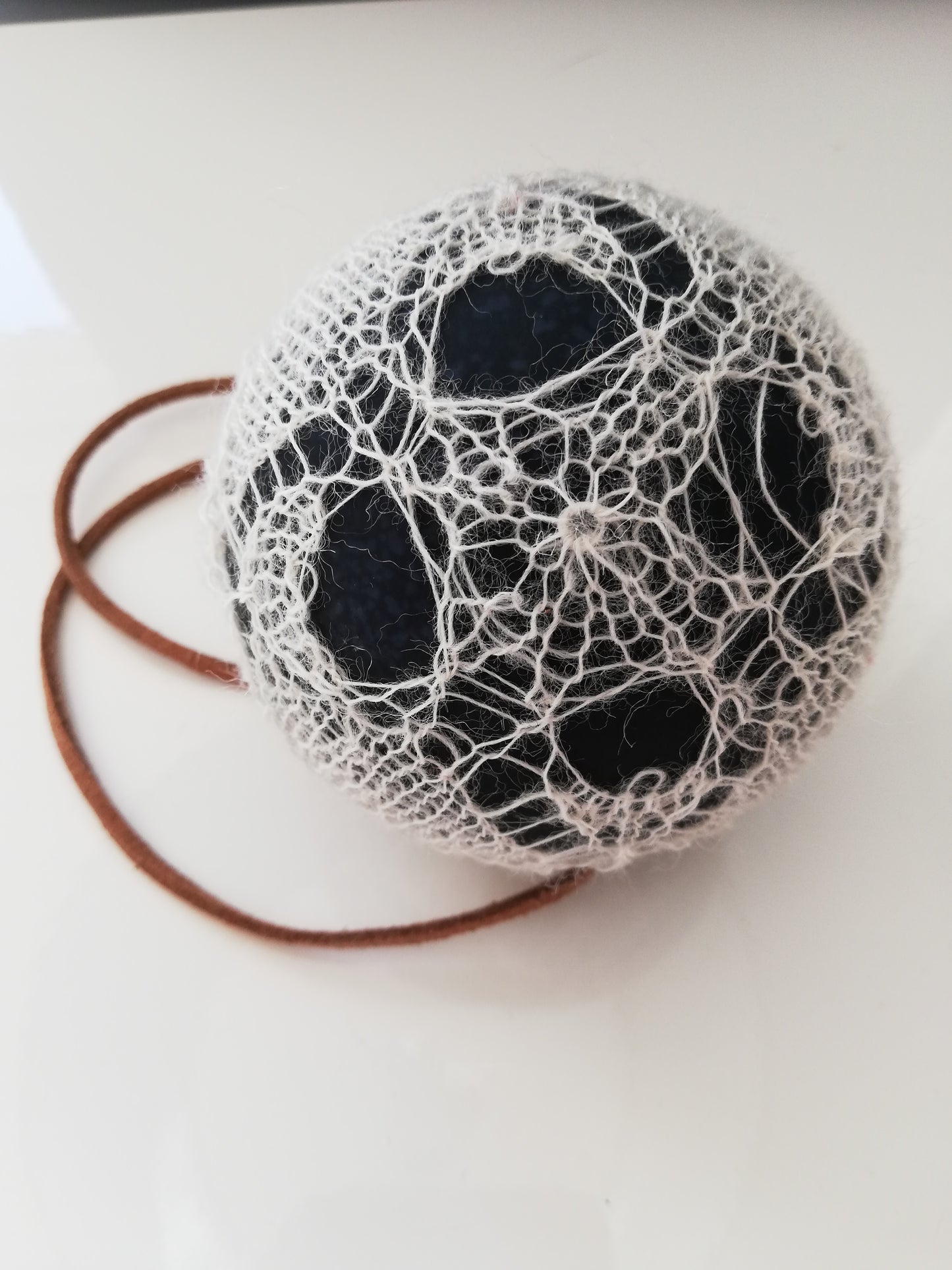 Fine Shetland Lace Magazine (PDF) Issue 2.2018 / A Lace Bauble
